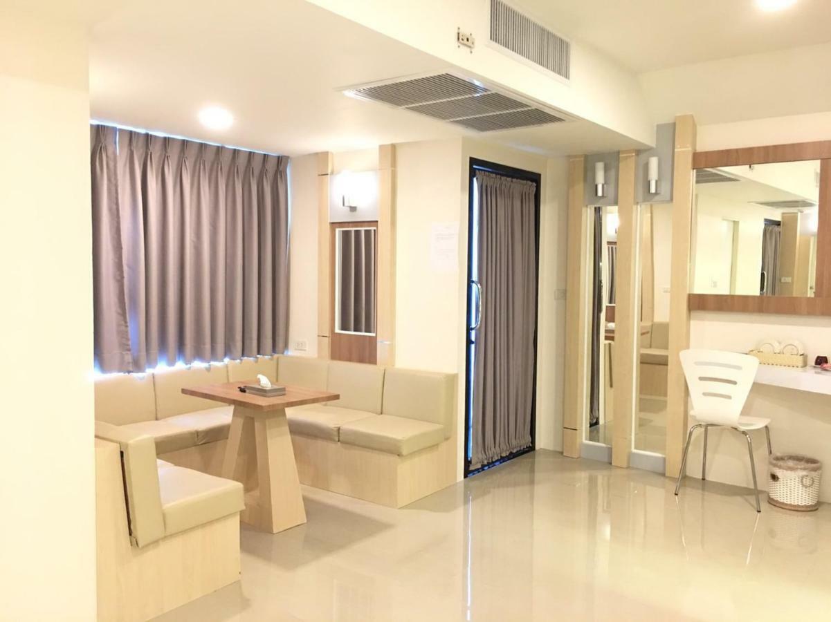 The Chic 101 Hotel Selaphum Екстер'єр фото